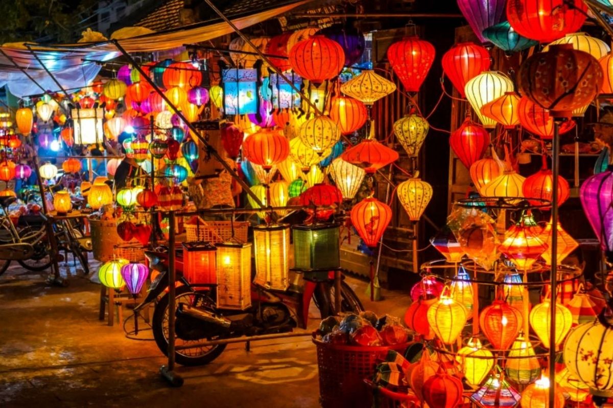 Son Tra Night Market is the best Da Nang Night Market